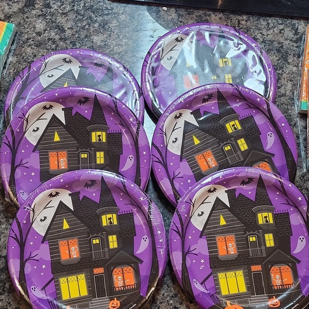 Lot of 14 Halloween plates and naplins new sealed as poctured